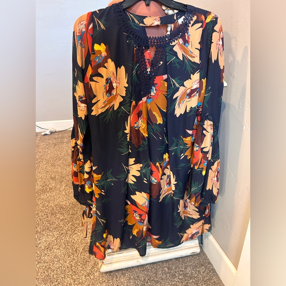 Navy boutique dress. Size medium. - Picture 4 of 4